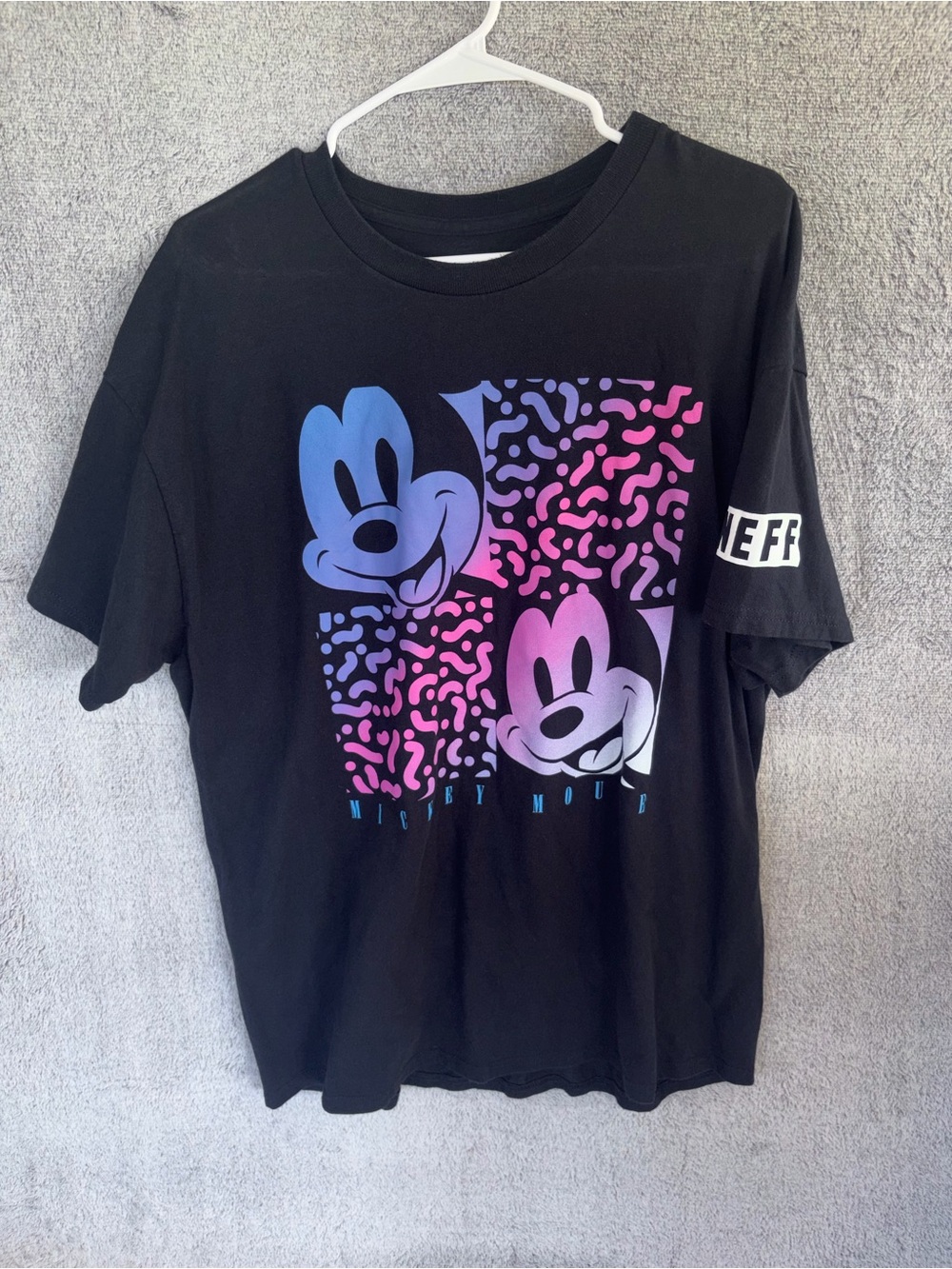 Disney Neff men’s Black Mickey Mouse Graphic T-shirt Retro Blue & Pink sz XL